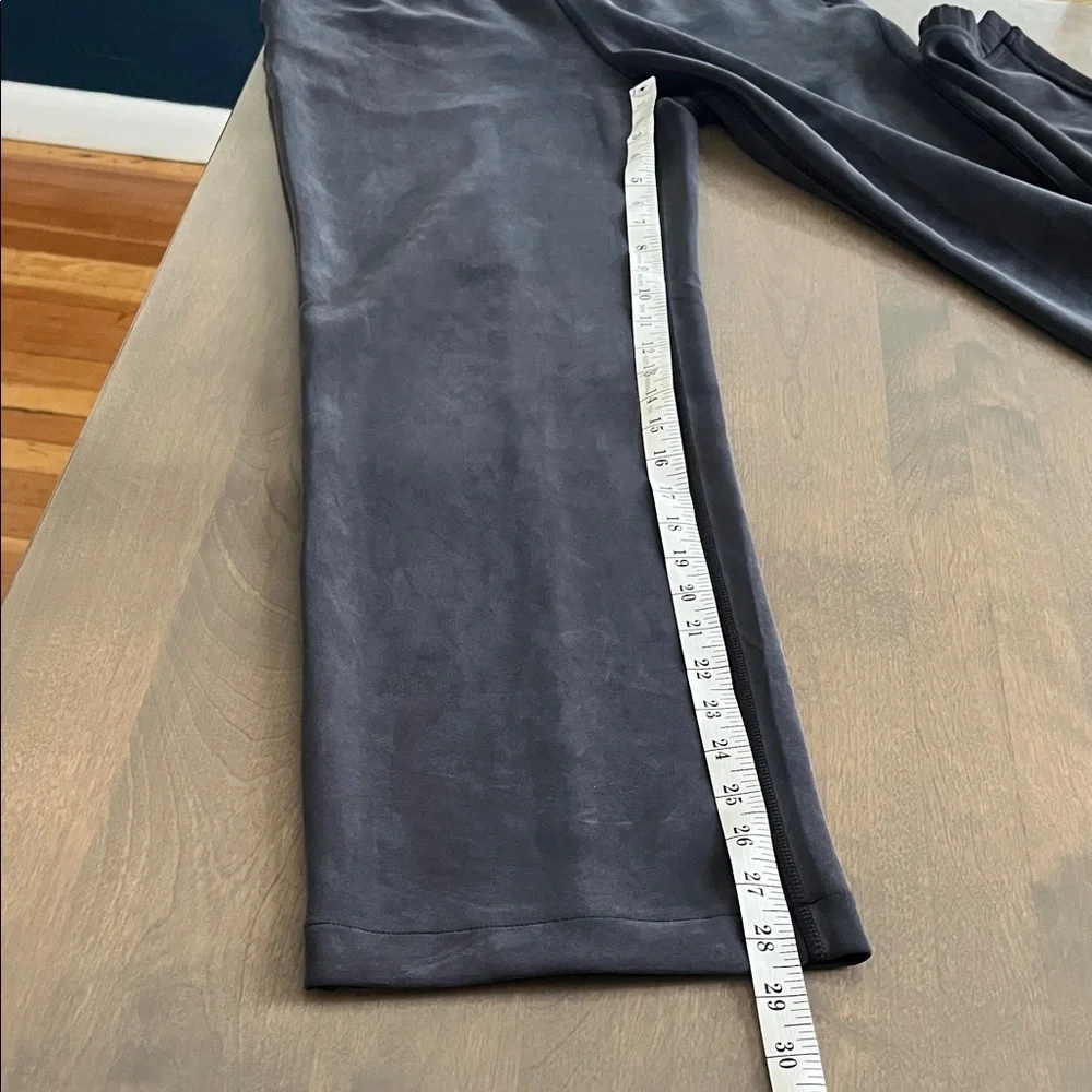 Lululemon Set. Softstreme. Size 6 top and 6 short bottom. - Picture 10 of 10